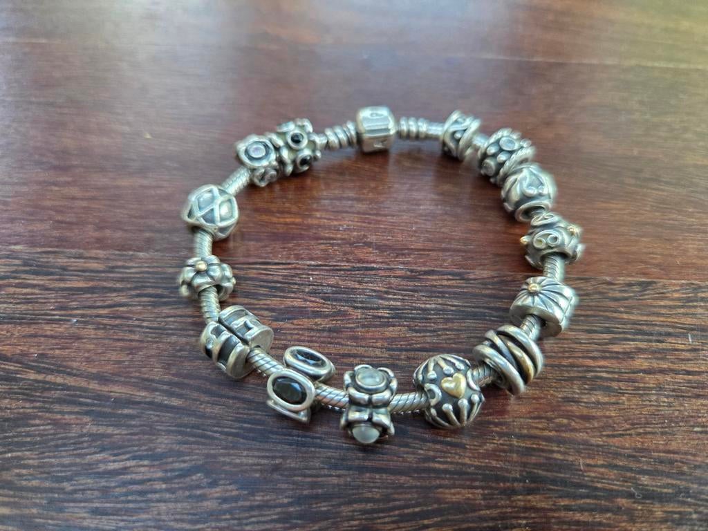 Moederdag tip: Pandora Armband + 12 bedels + 2 stoppers, Ophalen of Verzenden, Zo goed als nieuw, Zilver, Zilver