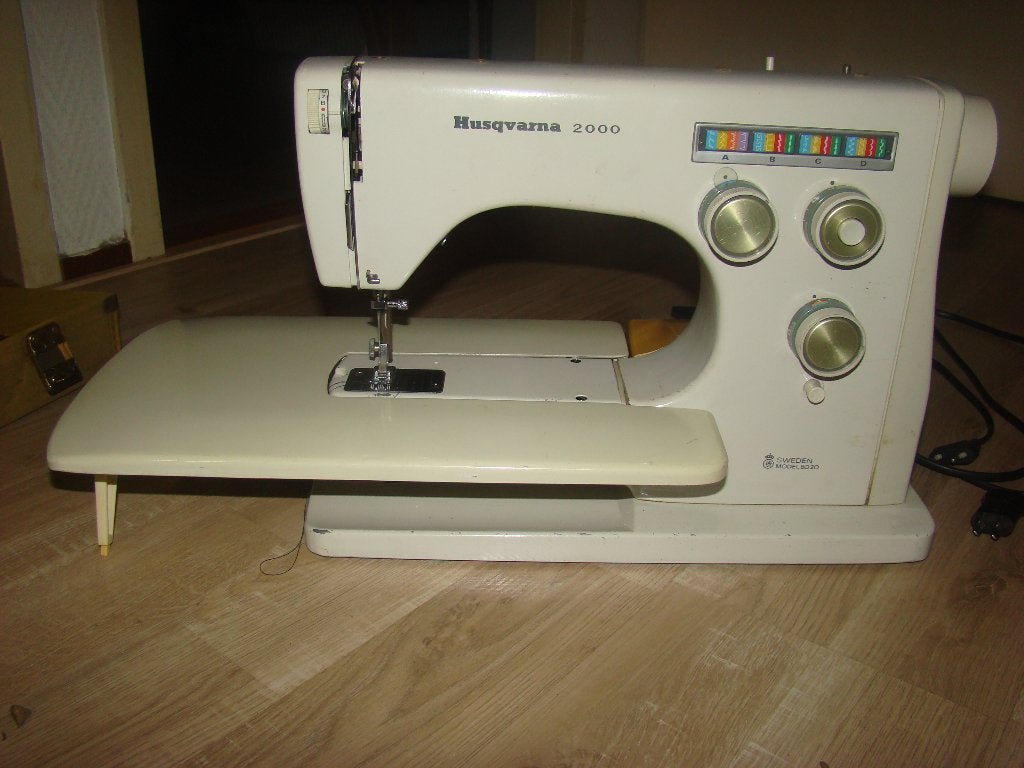 HUSQVARNA 2000 Gebruikt, Ophalen of Verzenden, Gebruikt, Naaimachine, Husqvarna