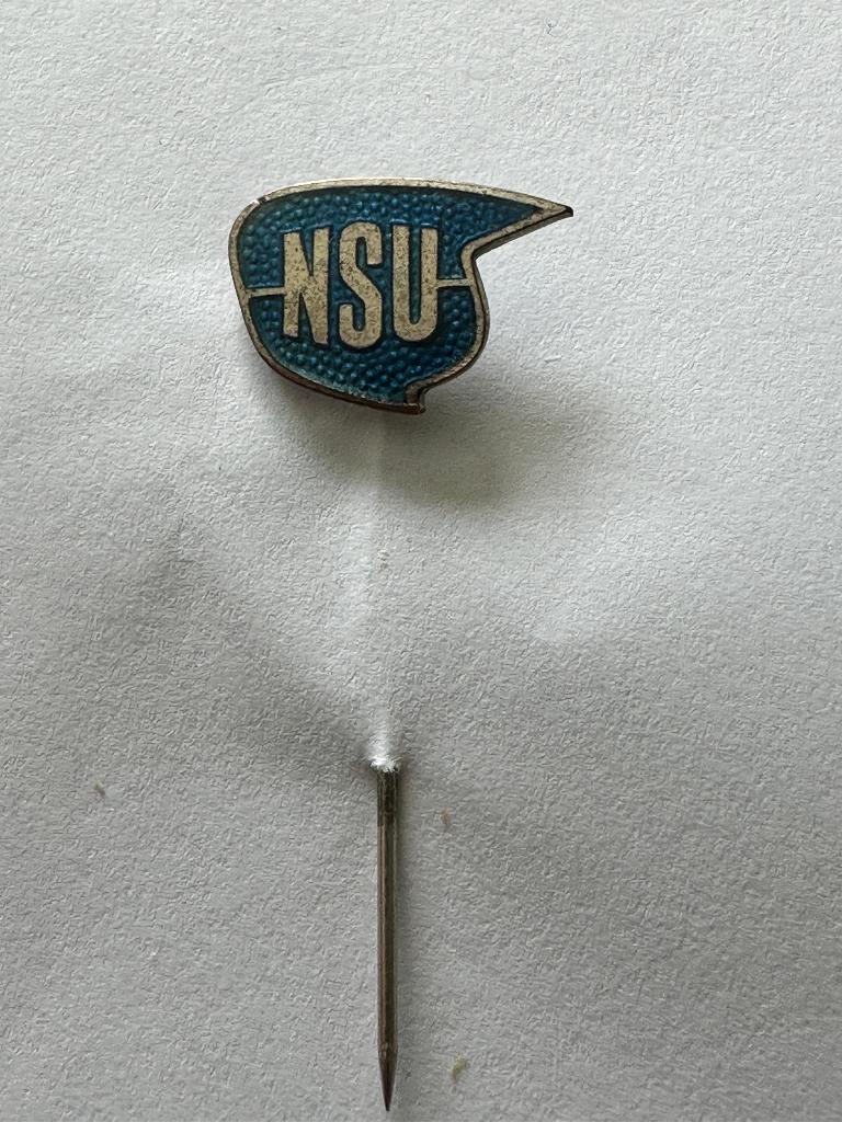 Schitterende NSU speld. Speldje Auto Motor Automotive., Ophalen of Verzenden, Gebruikt, Gebruiksvoorwerp