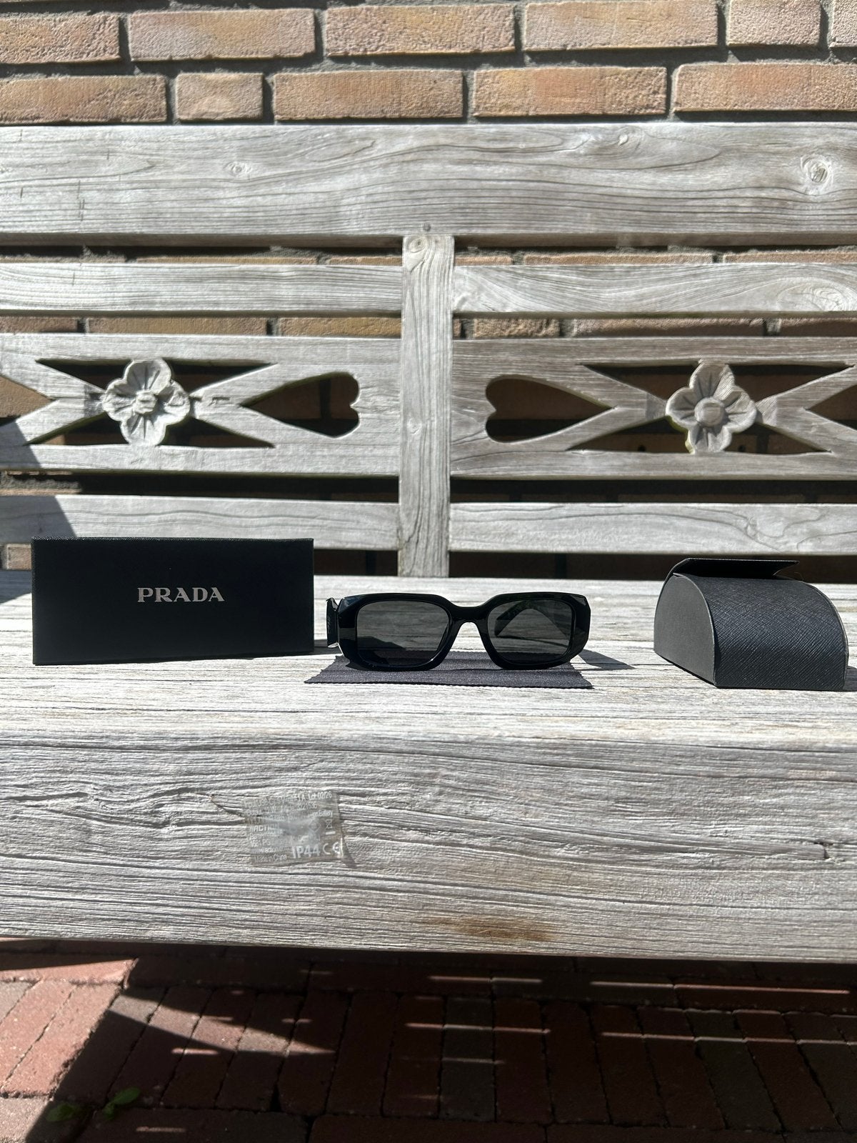 Prada Zonnebril - Zo goed als nieuw, Zonnebril, Prada, Zwart, Ophalen of Verzenden