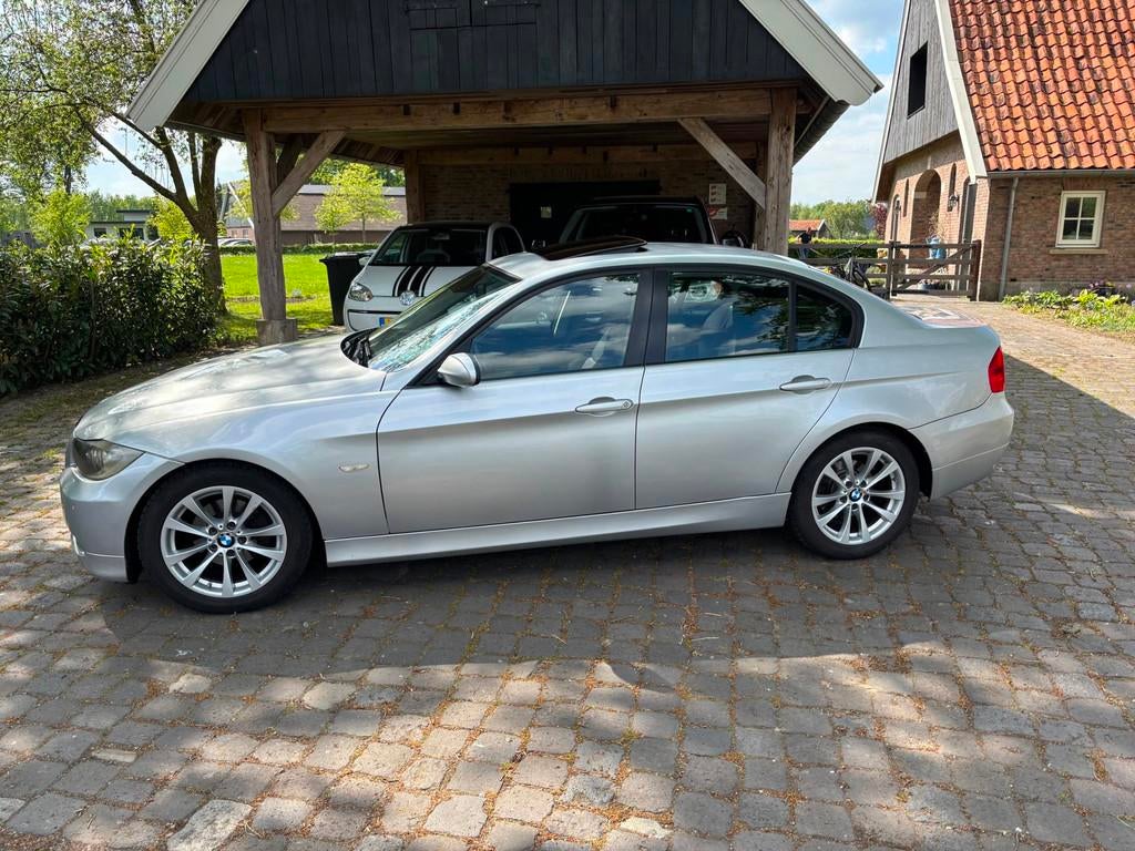 BMW 3-serie 320i automaat, Auto's, Zwart, 4 cilinders, 150 pk, Parkeersensor
