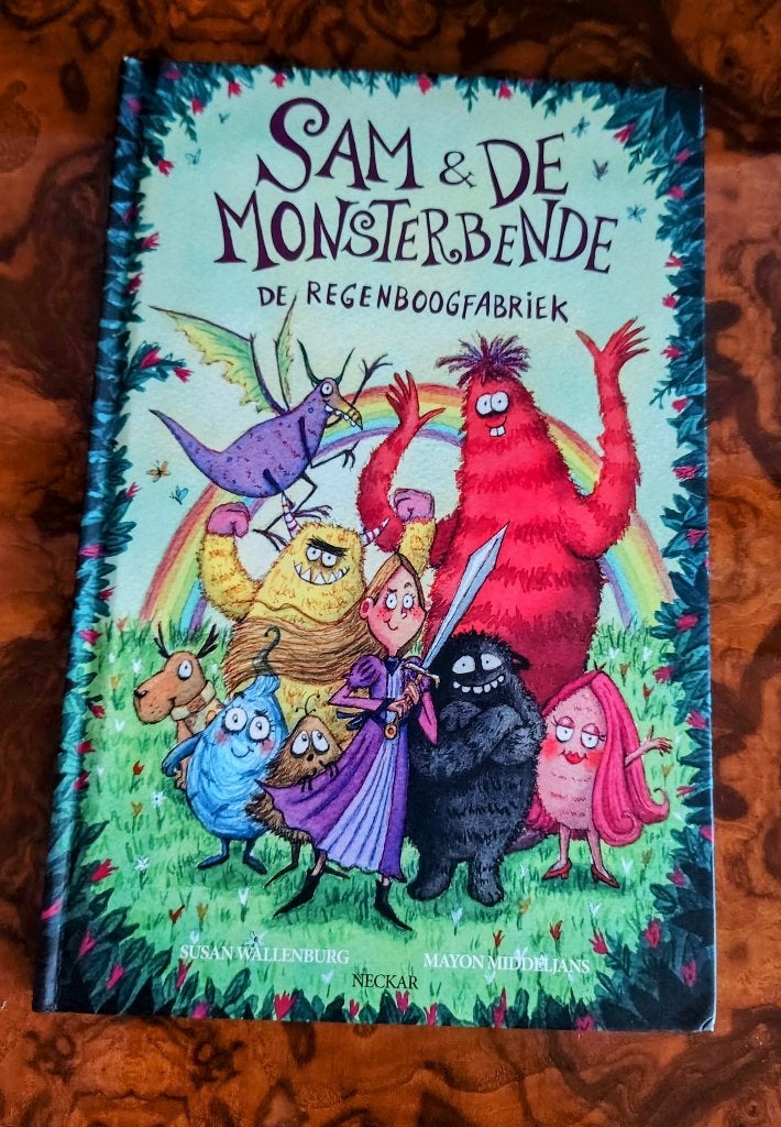 Te koop : sam &amp; de monsterbende de regenboogfabriek, Boeken, Ophalen of Verzenden, Zo goed als nieuw, Sprookjes