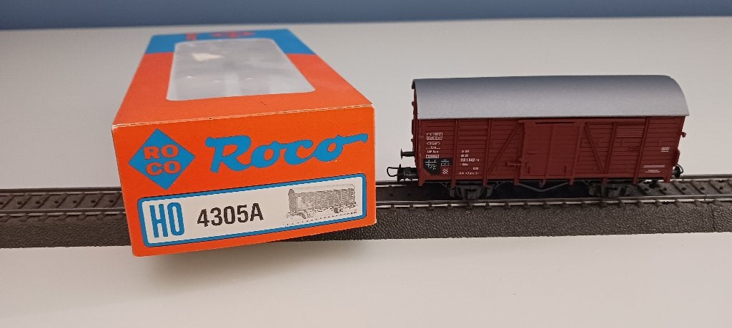Roco 4305A: Gesloten goederenwagen van de DB, Gelijkstroom of Wisselstroom, Wagon, Ophalen of Verzenden, Zo goed als nieuw