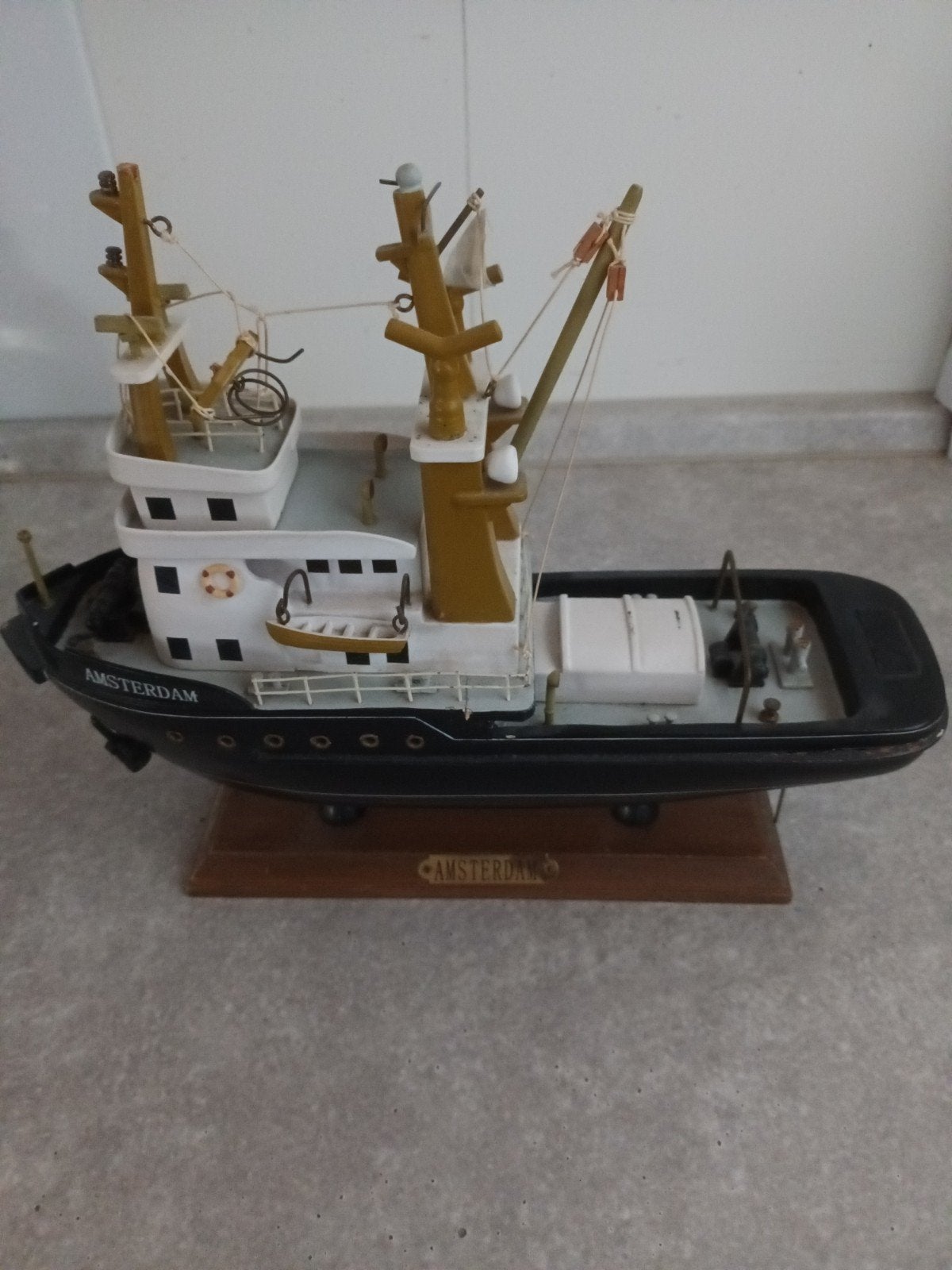 Gedetailleerd model sleepboot 'Amsterdam' +zeilschip in fles, Ophalen, Gebruikt, Groter dan 1:32, Overige merken