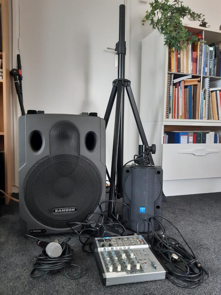 Nette speakerset met boxen, mixer, microfoon en statieven, Muziek en Instrumenten, Ophalen, Gebruikt