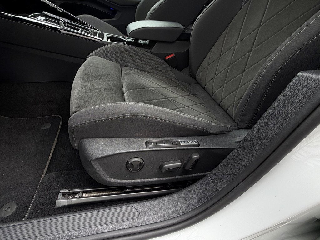 Volkswagen Golf 1.4 eHybrid Style Navi|IQLight|Memoryinter|S, Gebruikt, Huisgarantie, 4 cilinders, Alcantara