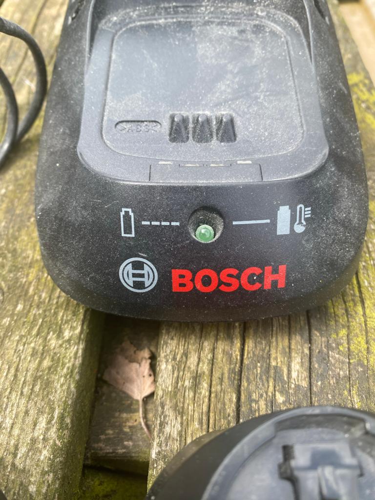Bosch Accu's (2x) met oplader voor 14.4V boormachine, Verzenden, Gebruikt, Overige typen