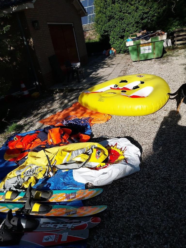 Complete waterski set met funtube en zwemvesten, Ophalen, Gebruikt, Waterski's
