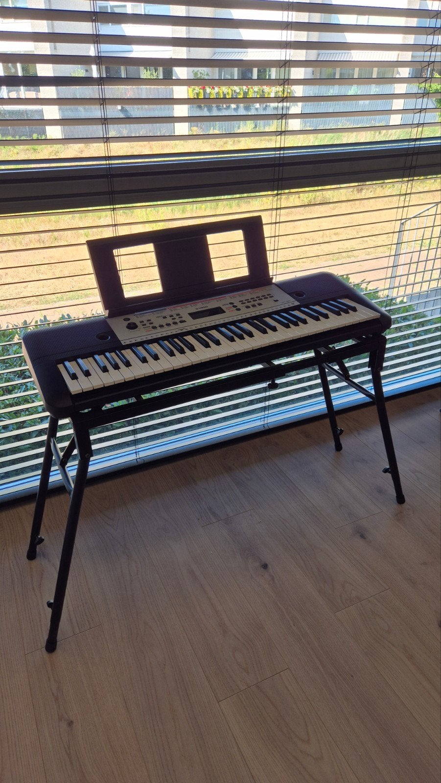 Yamaha YPT-260 Keyboard met steun, Muziek en Instrumenten, Keyboards, Ophalen, 61 toetsen, Zo goed als nieuw, Midi-aansluiting