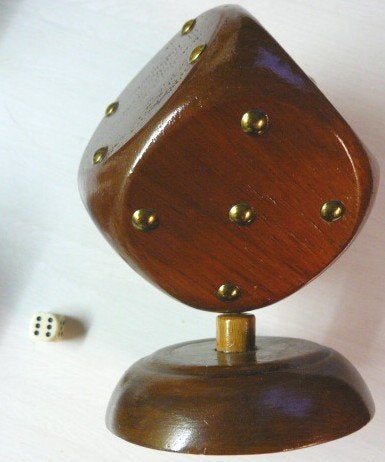antieke houten dobbelsteen met koperen stippen kies uit 2, Ophalen of Verzenden, Zo goed als nieuw