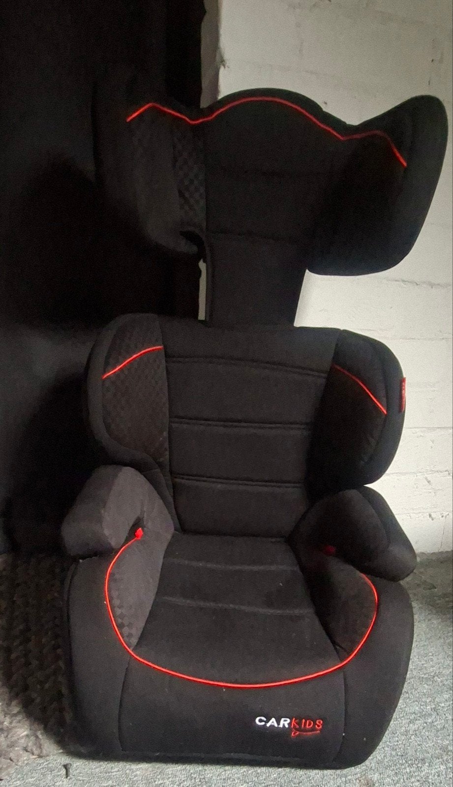 CARKIDS autostoel 15-36 kg, zwart met rode accenten, 15 t/m 36 kg, Zijbescherming, Ophalen, Overige merken