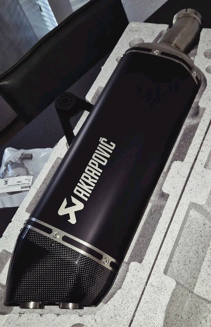 Akrapovic uitlaat BMW GSA1200 Adventure (incl. db killers), Ophalen, Gebruikt