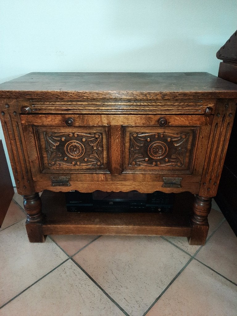 Eikenhouten kastje, Ophalen