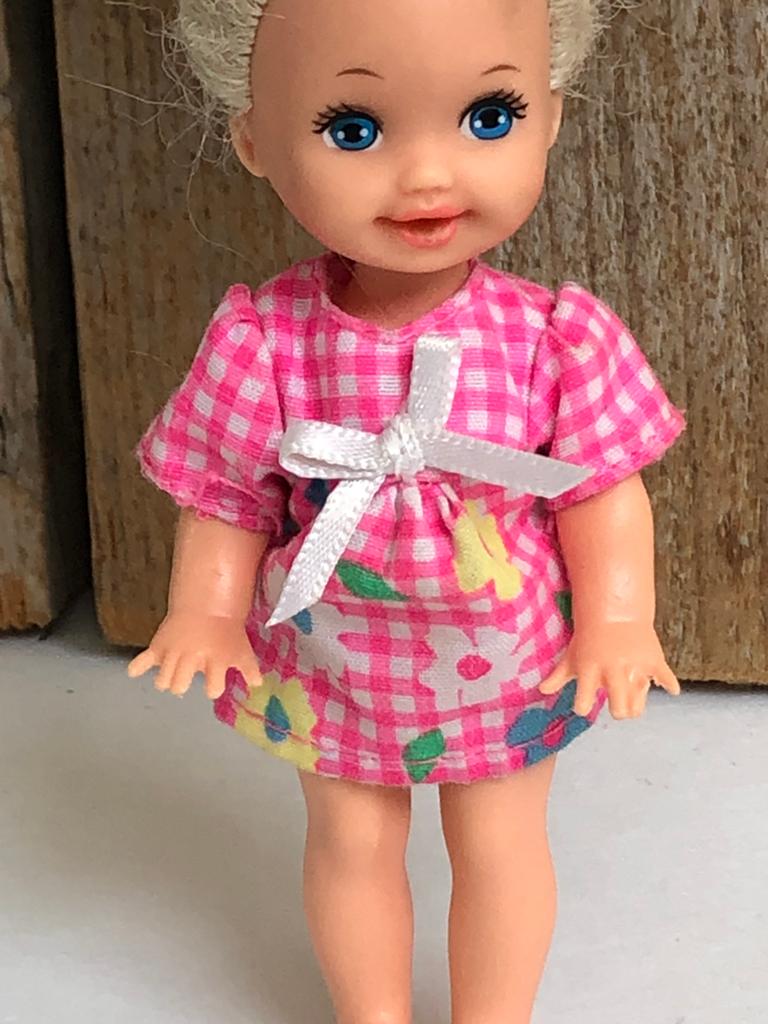 Roze wit jurk voor Kelly baby sister of Barbie, Ophalen of Verzenden, Zo goed als nieuw, Barbie