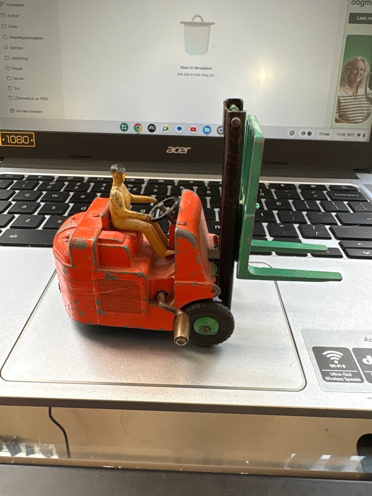 Vintage Dinky Toys heftruck met bestuurder, Ophalen of Verzenden, Gebruikt