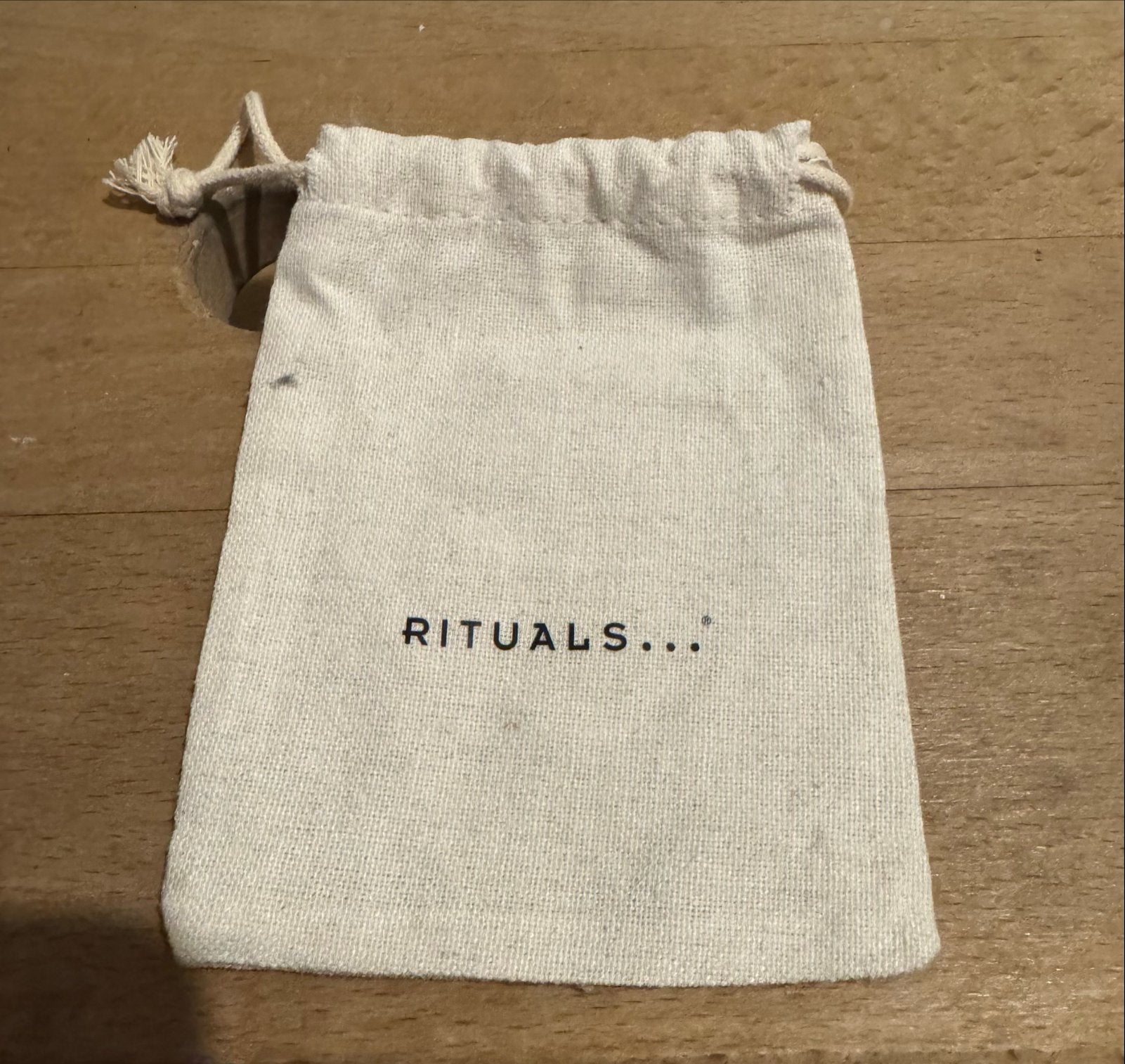 Rituals stoffen zakje - ideaal voor kleine cadeaus, Ophalen of Verzenden, Gebruikt, Beige, Softcase