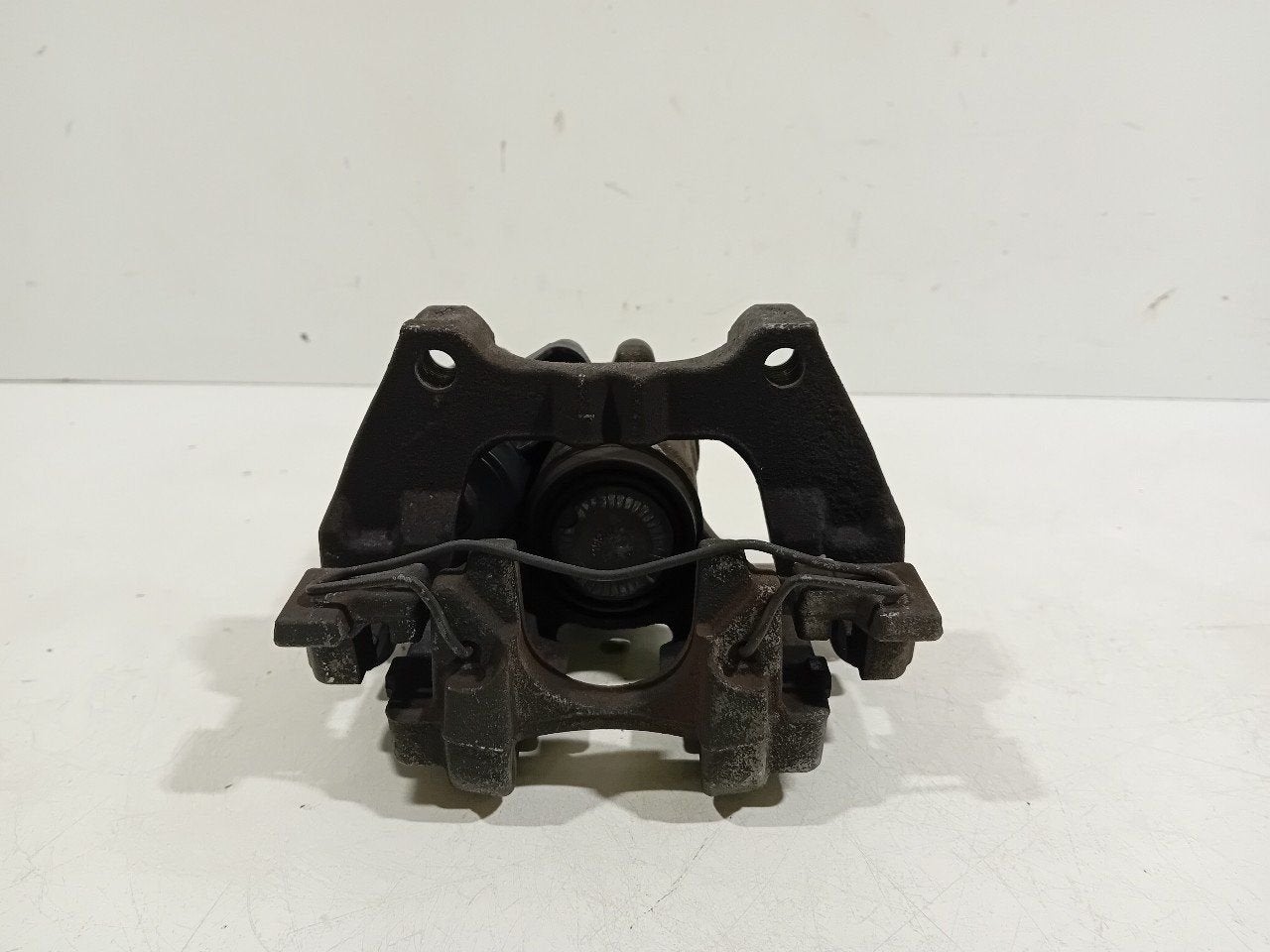 Remklauw links achter Audi A3, Auto-onderdelen, Onderdelen@venauto.nl, Van der Ven Autorecycling B.V., Gebruikt, Ettenseweg 76, 4706 PB Roosendaal, The Netherlands