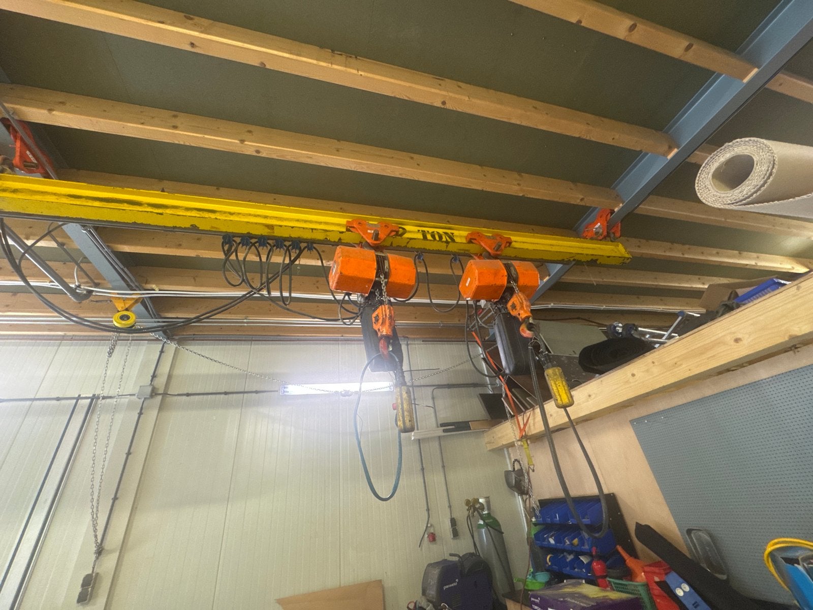 2x Hitachi loopkraan met 6 loopkatten en hijsbalk, Ophalen of Verzenden