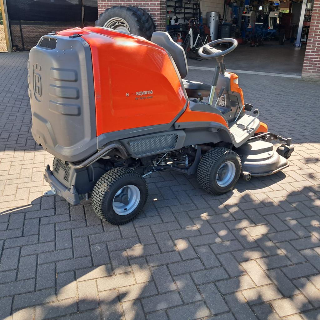Husqvarna RC 320 Ts AWD Zitmaaier, Ophalen, Gebruikt, Opvangbak, 90 tot 120 cm