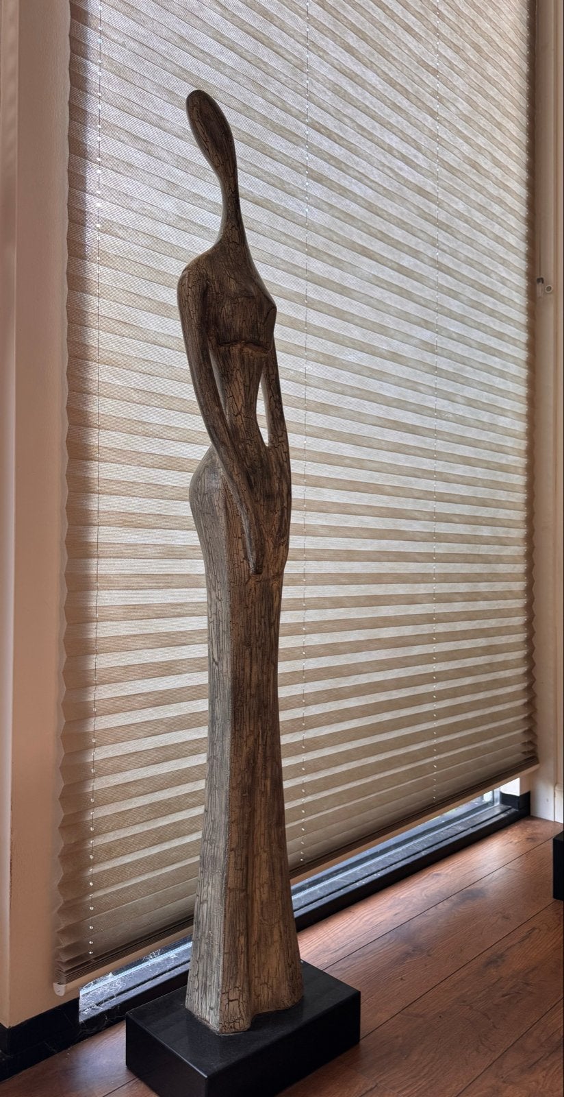 Elegante houten sculptuur van een vrouw, Ophalen, 50 - 100 cm, Op sokkel, Beeld
