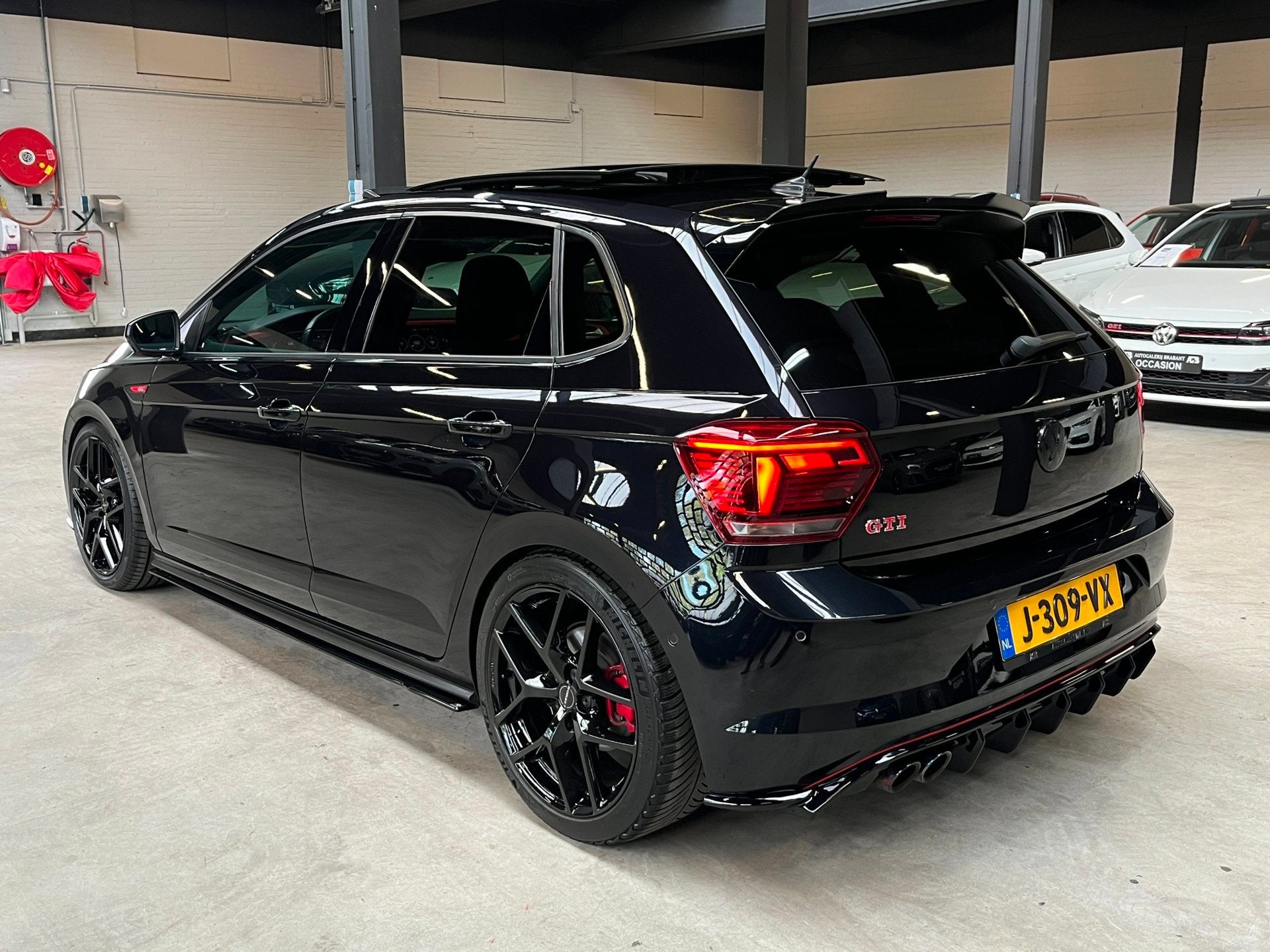 Volkswagen Polo 2.0 TSI GTI Beats/MaxtonPano/Carplay, Auto's, Dealer onderhouden, Stof, Gebruikt, Euro 6