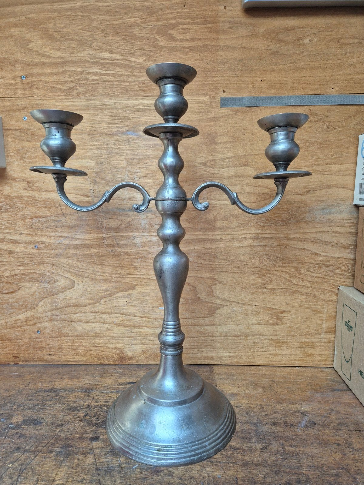 Grote Antieke Kandelaar met Drie Armen - 61 cm Hoog, Antiek en Kunst, Ophalen of Verzenden, Overige materialen