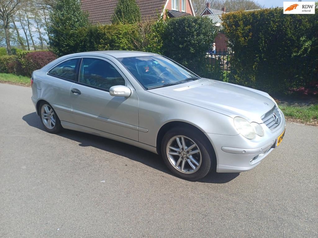 Mercedes-Benz C-klasse Sportcoupé 180 K. Amice, Auto's, Gebruikt, Zwart, 4 stoelen, 1796 cc