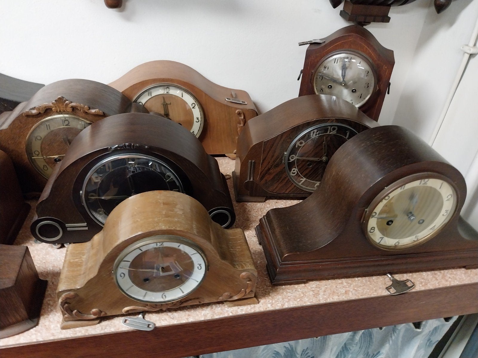 60 Pendules lopen allen met sleutel., Huis en Inrichting, Woonaccessoires | Klokken, Ophalen, Wandklok