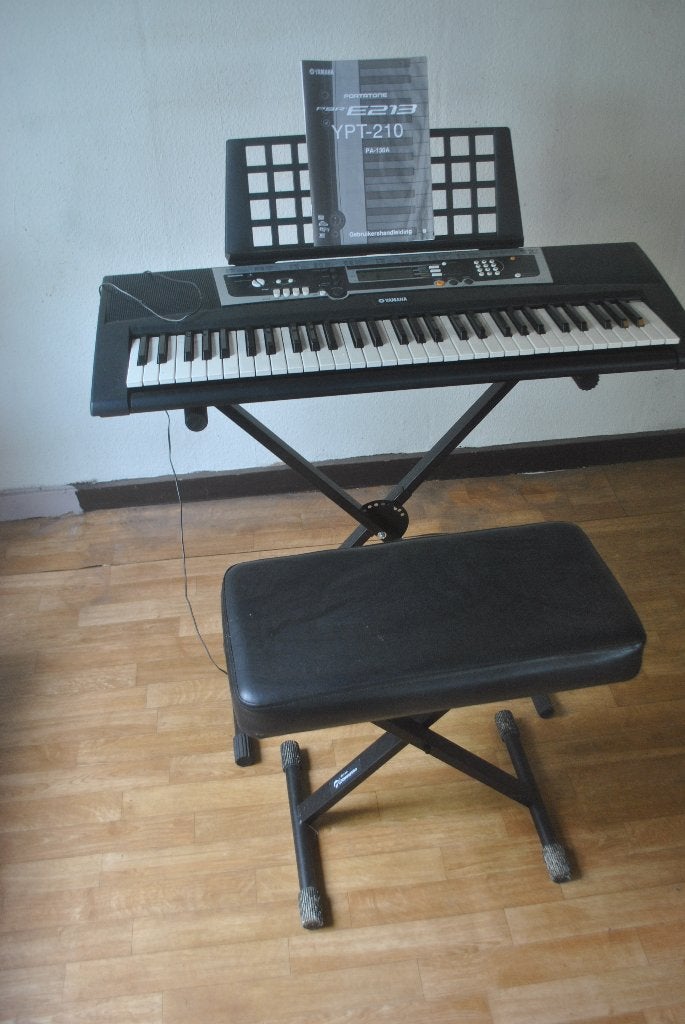 Keyboard met standaard en pianokruk, Yamaha YPT 210, Muziek en Instrumenten, Ophalen, Yamaha, Met standaard, 61 toetsen