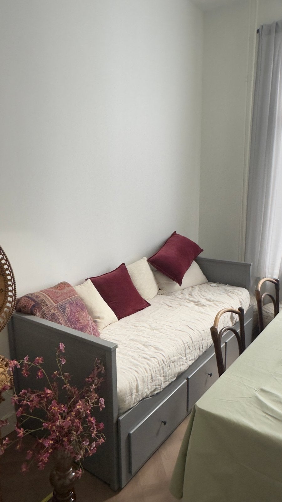 Zo goed als nieuwe HEMNES bedbank met 2 mooie matrassen, Ophalen, Eenpersoons, Zo goed als nieuw, 80 cm