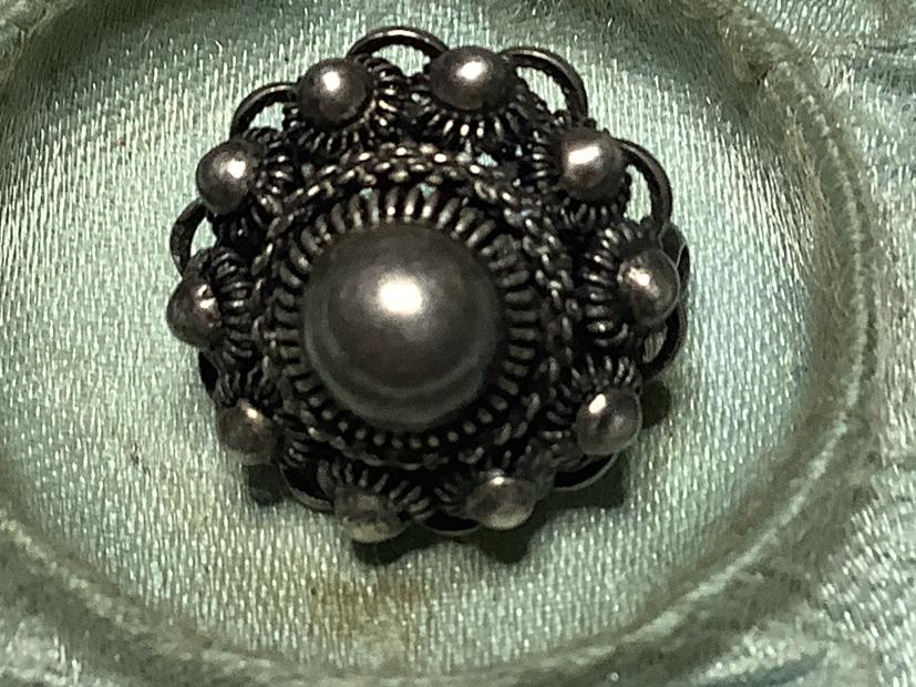 ANTIEK ZILVER BROCHE MET ZEEUWSE KNOP VAN KLEDERDRACHT, Verzenden, Zilver, Broche