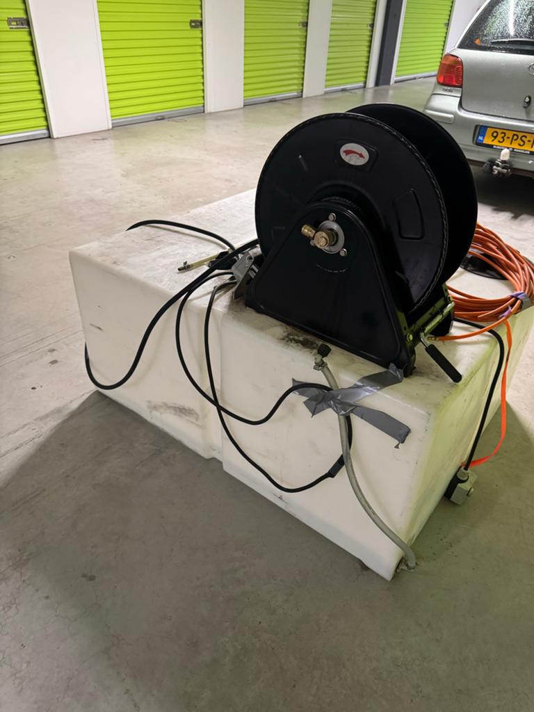 Osmose tank 650L met elektrische haspel voor glazenwasserij, Ophalen of Verzenden, Zo goed als nieuw