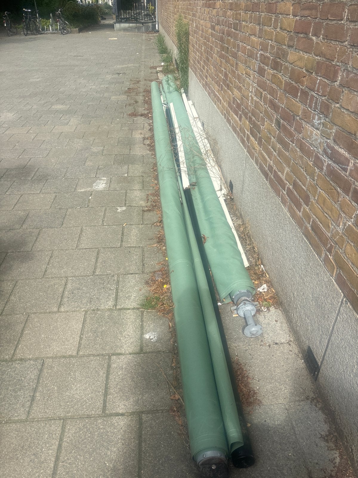 Gebruikt groen zonnescherm, Tuin en Terras, Gebruikt, 450 cm of meer, Ophalen of Verzenden, Uitvalscherm