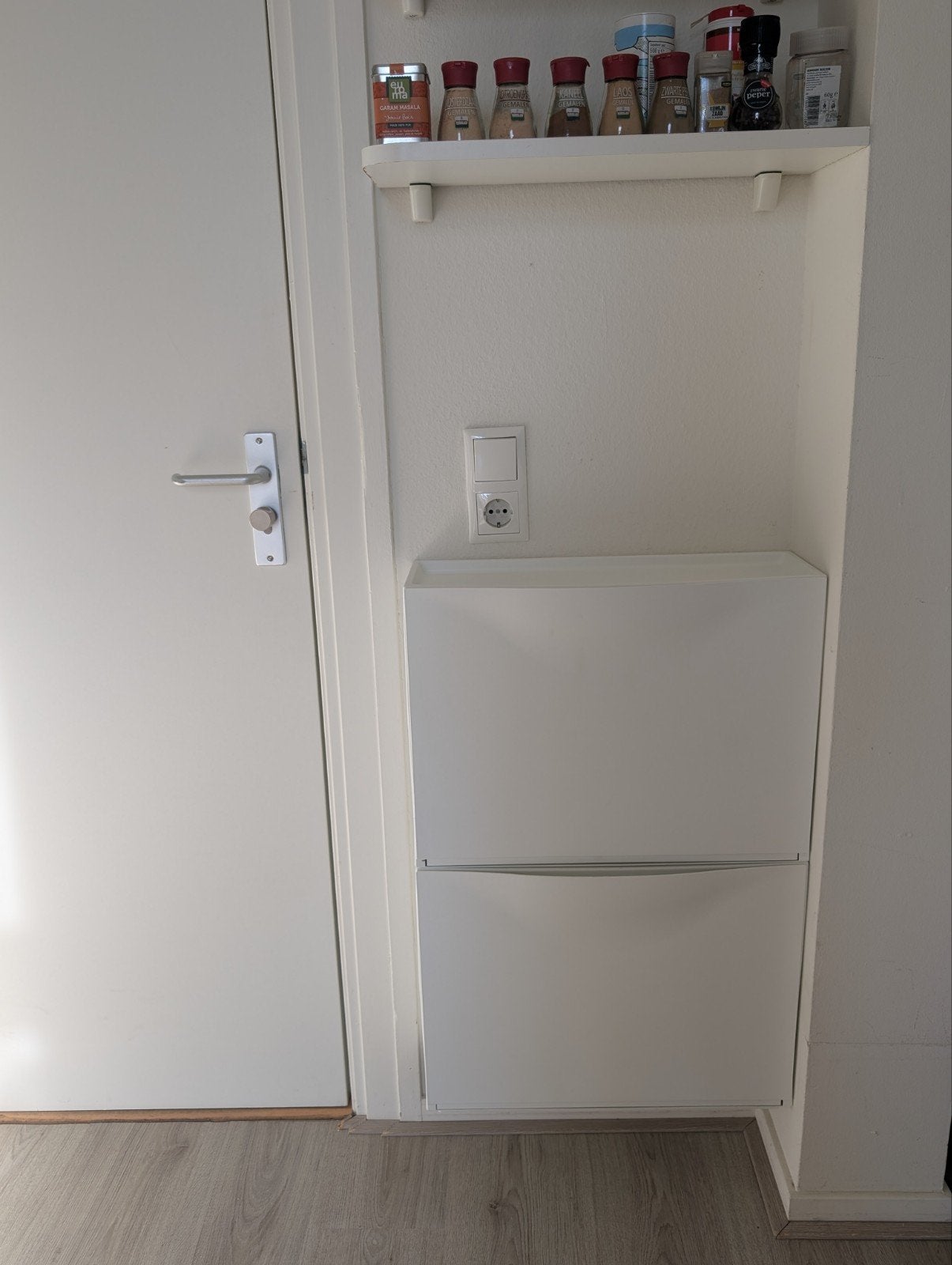 MOET DEZE WEEK WEG! 2 Witte Inbouw Schoenenkasten, Ophalen, Zo goed als nieuw