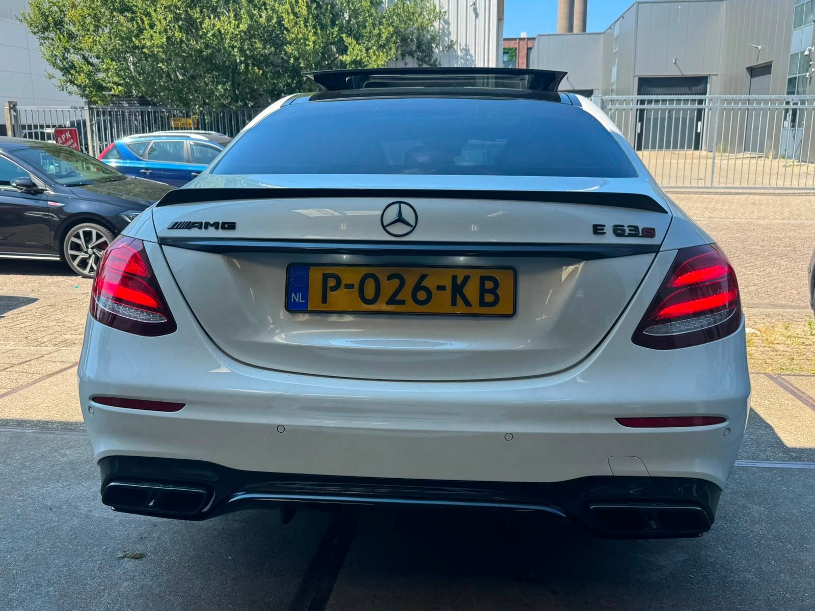 Mercedes-Benz E-klasse AMG 63 S 4MATIC|KERAMISCH|SCHAAL|PANO, Auto's, Gebruikt, Wit, Vierwielaandrijving, 129 €/maand