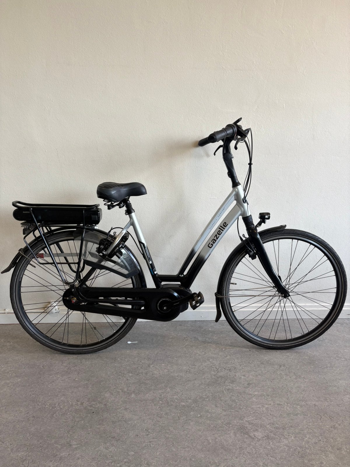 Gazelle Chamonix C7 Dames Middenmotor  Elektrische Fiets D53, Velgrem, Zo goed als nieuw, Gazelle, 56 cm of meer