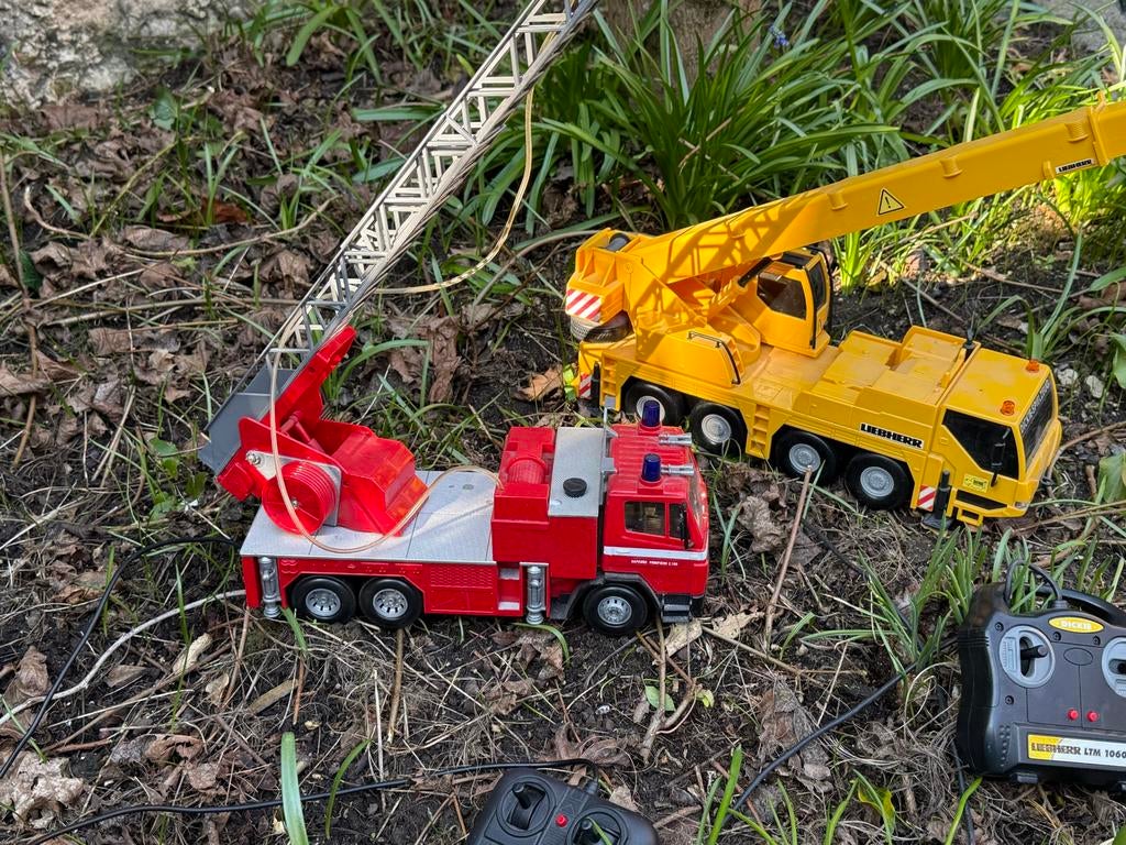 Dickie brandweerwagen en Liebherr kraan, Ophalen of Verzenden, Gebruikt, Overige typen, Overige merken