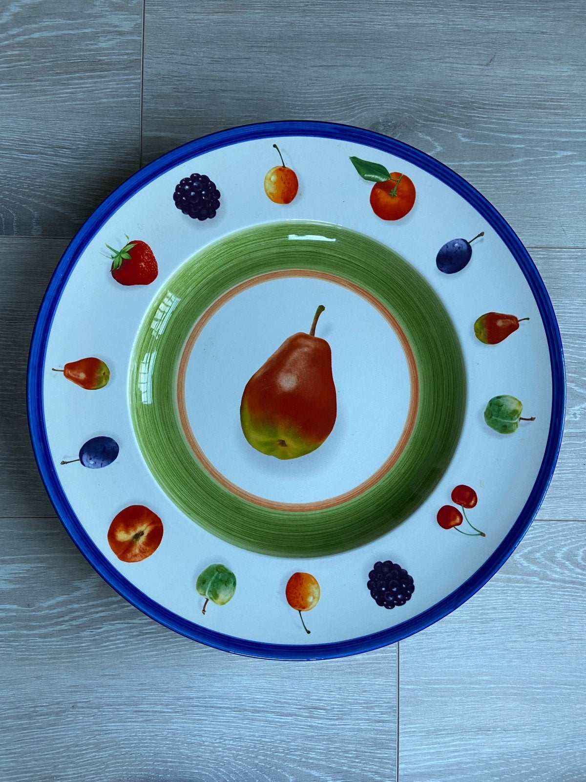 Decoratieve schaal met fruitmotief - RB Bermardia, Huis en Inrichting, Overige merken, Keramiek, Ophalen of Verzenden, Overige stijlen