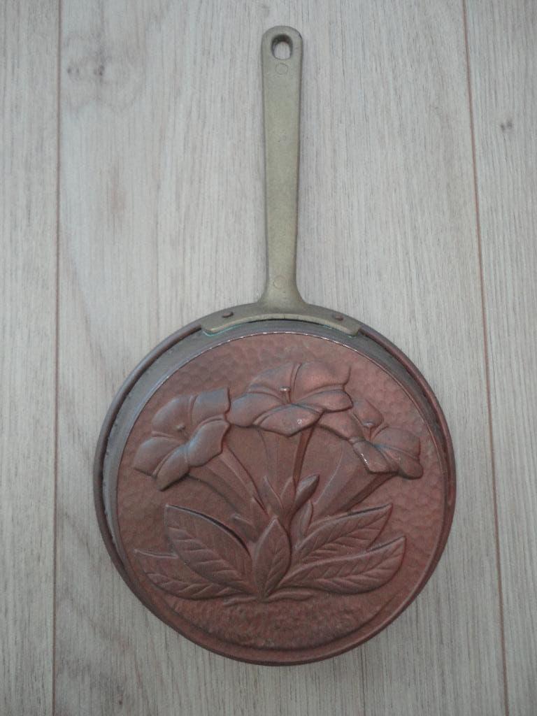 Decoratieve koperen steelpan afbeelding bloemen, Ophalen of Verzenden, Koper
