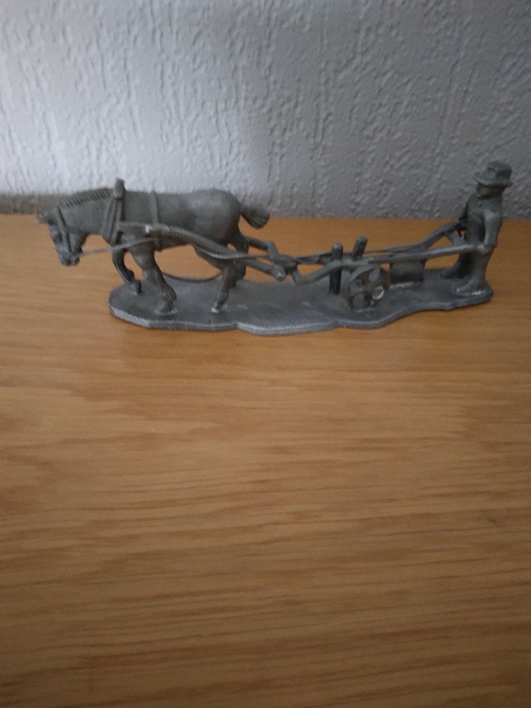 tin boer met ploeg en paard oude ambachten, Ophalen of Verzenden