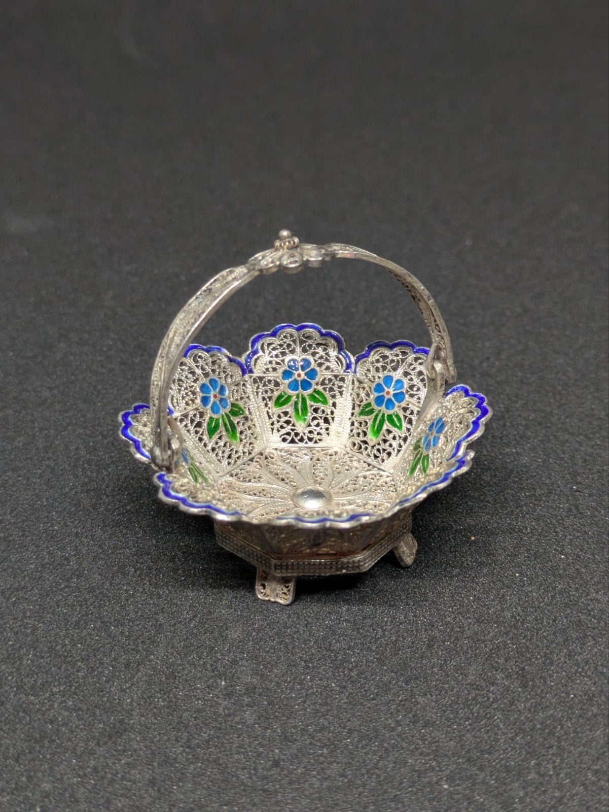 Zilveren Miniatuur Filigrain Mandje met Emaille Decoratie, Antiek en Kunst, Verzenden, Zilver