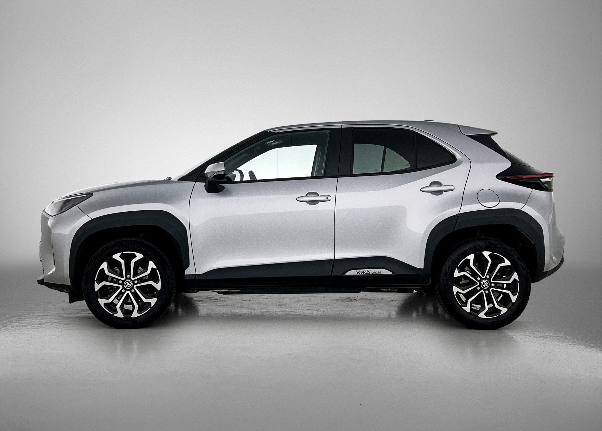 Toyota Yaris Cross 1.5 Hybrid First Edition (bj 2021), 12 maanden, Stof, Gebruikt, 116 pk