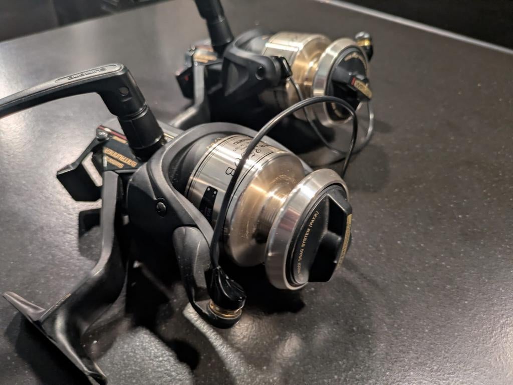2 Shimano 3500B Baitrunners in topstaat, Watersport en Boten, Ophalen of Verzenden, Zo goed als nieuw, Molen