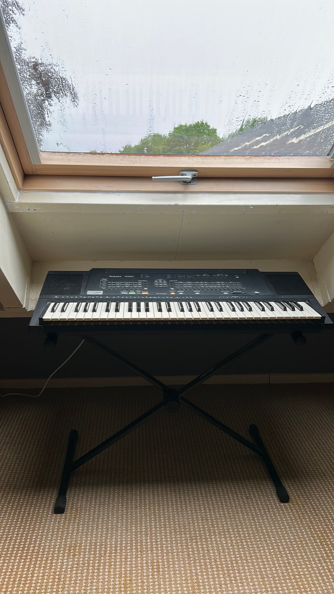 Keyboard Technics KN200 met standaard, Muziek en Instrumenten, Keyboards, Ophalen, Overige aantallen, Zo goed als nieuw, Met standaard