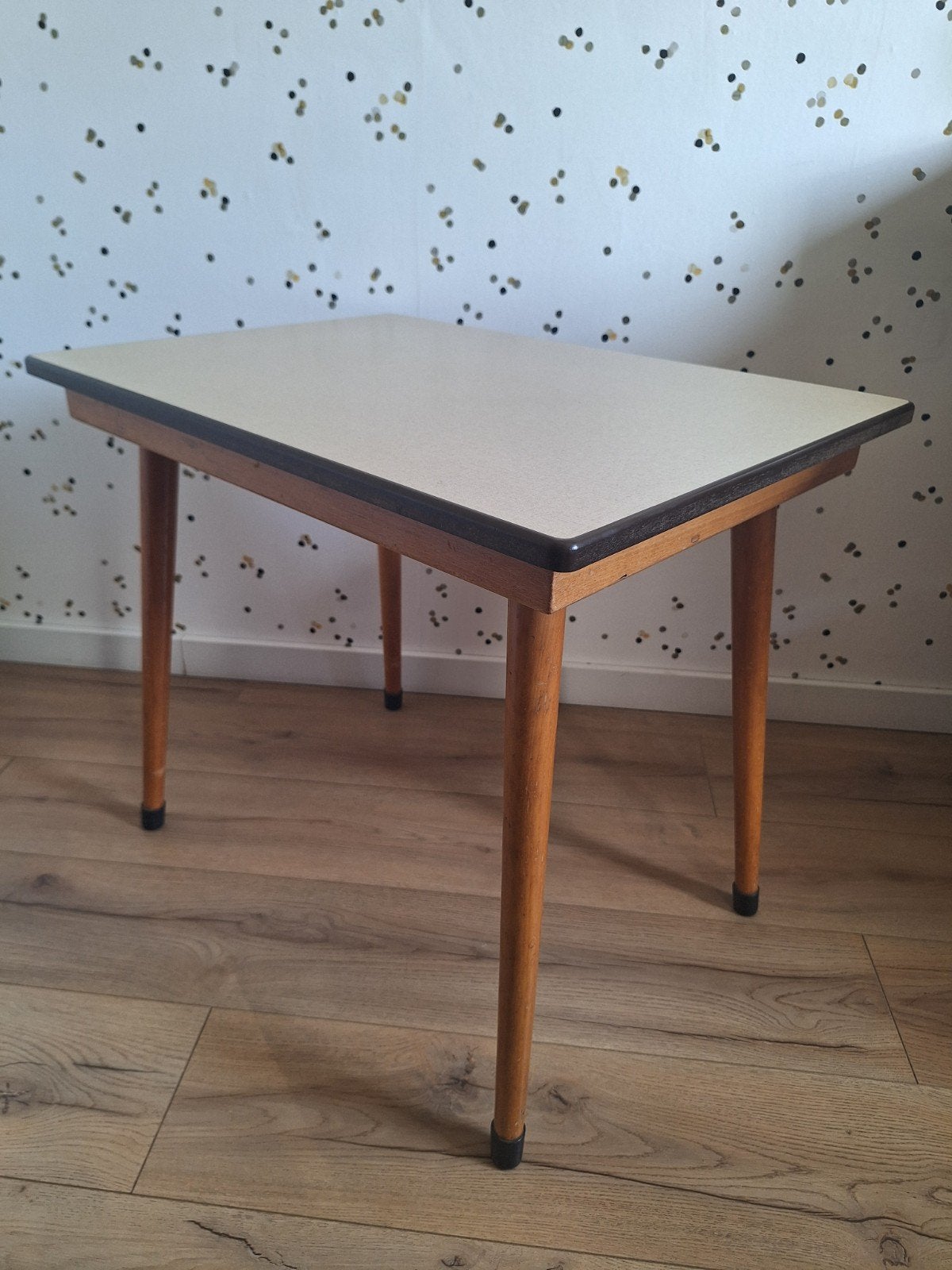 Vintage bijzettafel / kinderbureautje met formica blad, Gebruikt, 60 cm of meer, Rechthoekig, Hout