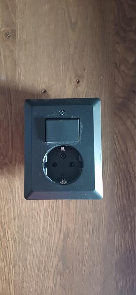 Qlink stopcontact zwart, Ophalen of Verzenden, Stopcontact