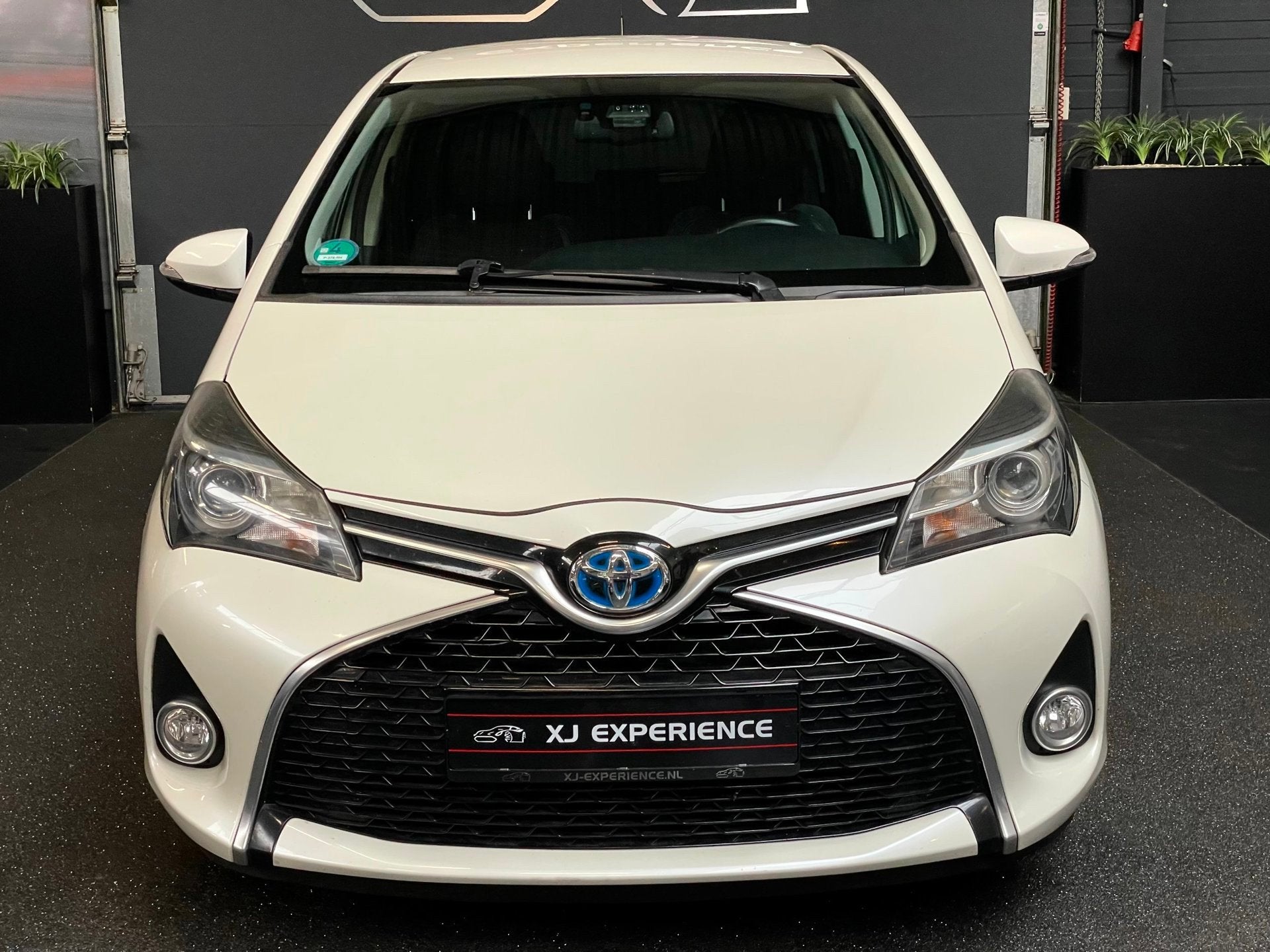 Toyota Yaris 1.5 Hybrid Dynamic Bi-Tone Cruise ,Stoel verw,, Auto's, Gebruikt, 4 cilinders, Bi-Xenon koplampen, Bedrijf