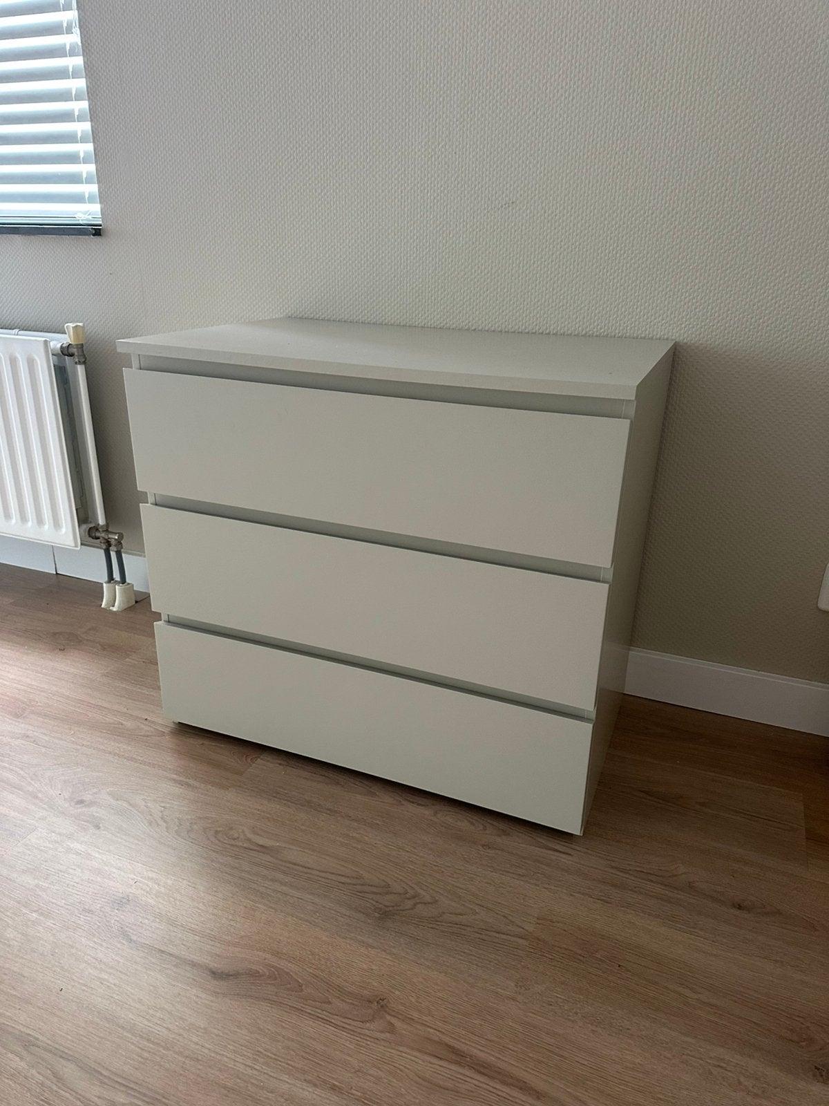 Malm ladekast 3 lades beige, Ophalen, 50 tot 100 cm, Zo goed als nieuw, 3 of 4 laden