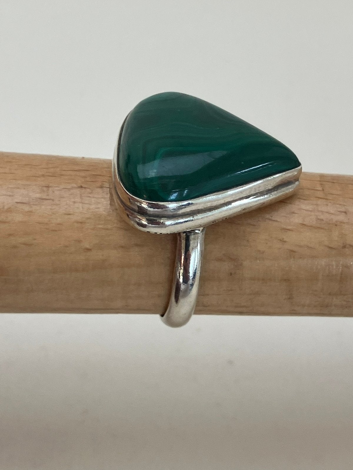 Zilveren ring met groen hart, Ophalen of Verzenden, Zo goed als nieuw, 17 tot 18, Dame
