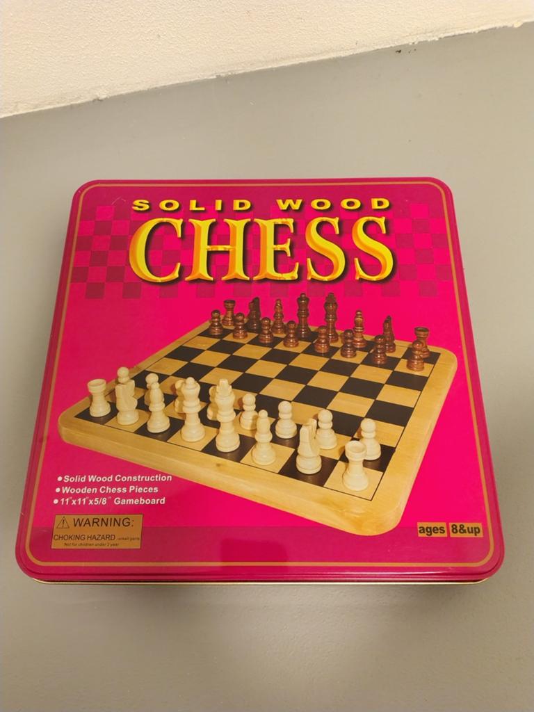 Houten schaakspel in blikken doos - Solid Wood Chess, Een of twee spelers, Onbekend, Ophalen of Verzenden, Zo goed als nieuw